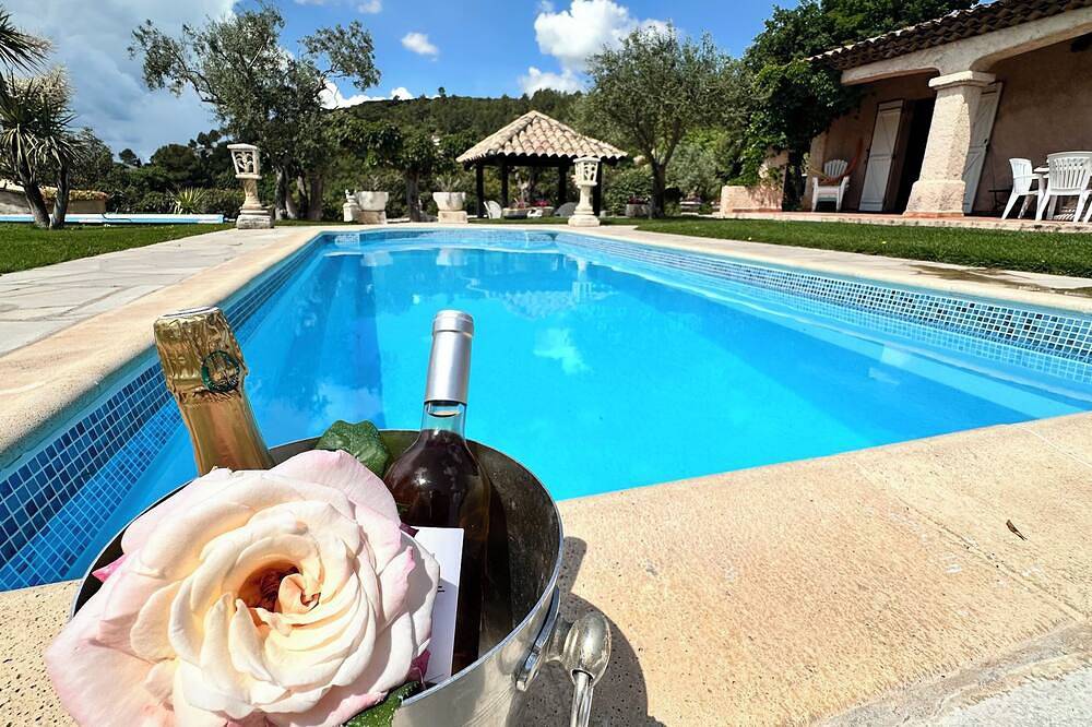 Family villa, not overlooked, guaranteed peace and quiet in Cabasse, Región Brignoles