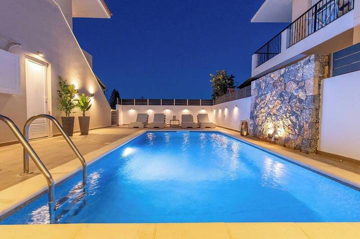 Ferienhaus für 9 Personen, mit Balkon und Garten