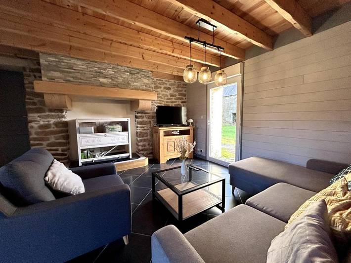 Location de vacances pour 8 personnes, avec terrasse ainsi que vue et jardin à Guiscriff - 4