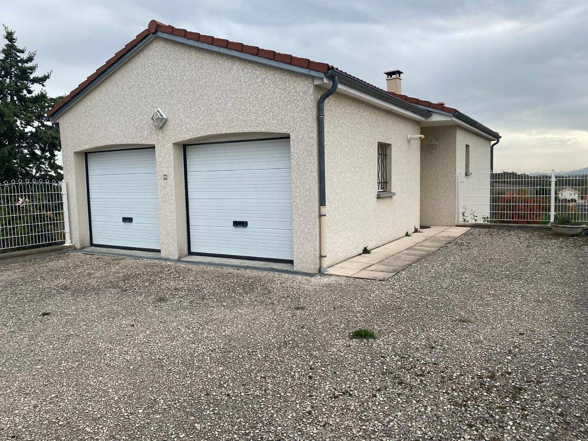 Three-Bedroom House in Saint-Bonnet-près-Riom, Parc naturel régional des Volcans d'Auvergne