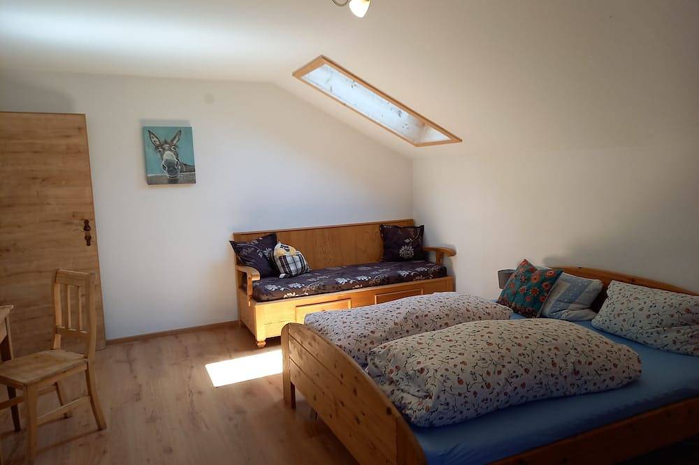 Ganze Wohnung, Schöne grosse renovierte Ferienwohnung mit 3 Schlafzimmern in Jachenau, Walchensee