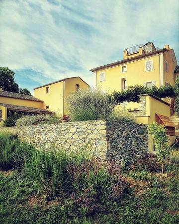 Maison d’hôte pour 2 personnes, avec vue ainsi que jardin et piscine à Rutali