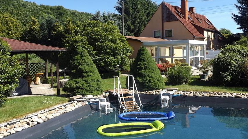 Ferienwohnung für 4 Personen, mit Pool und Garten sowie Terrasse in Pirna