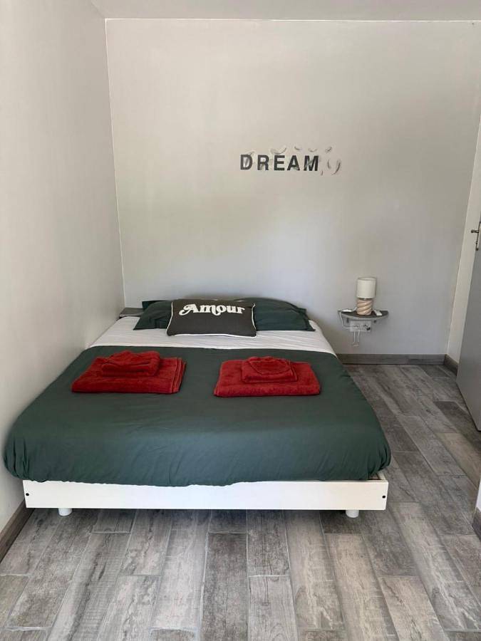 Gîte pour 3 personnes, avec Terrasse à Blasimon