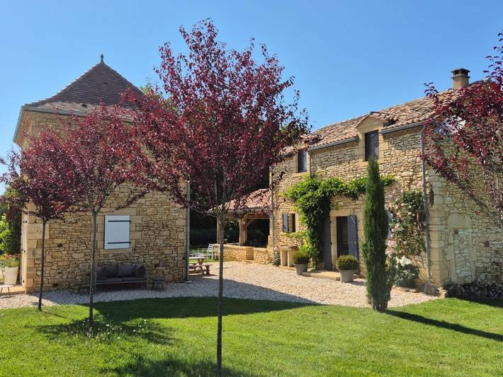 Gîte pour 2 personnes, avec piscine ainsi que jardin et vue à Soulaures