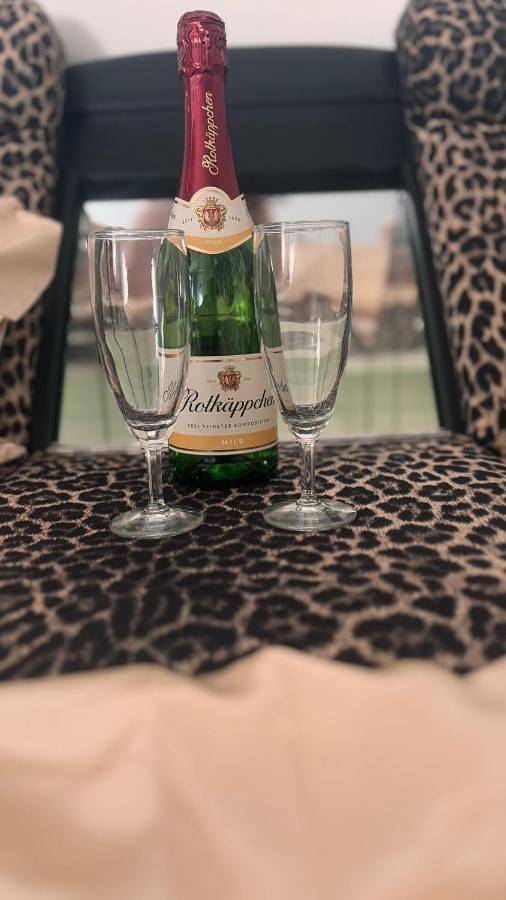 Ferienwohnung für 2 Personen, mit Whirlpool und Terrasse sowie Garten und Sauna