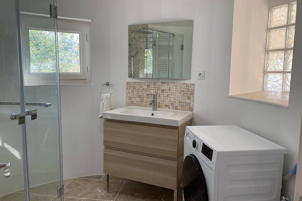 Entire apartment, Charming Studio in Venelles, Aix-en-Provence region