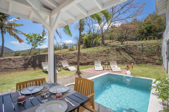 Location de vacances pour 6 personnes, avec terrasse ainsi que jardin et piscine en Martinique - 2
