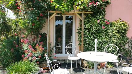 Gîte pour 4 personnes, avec terrasse à Felluns
