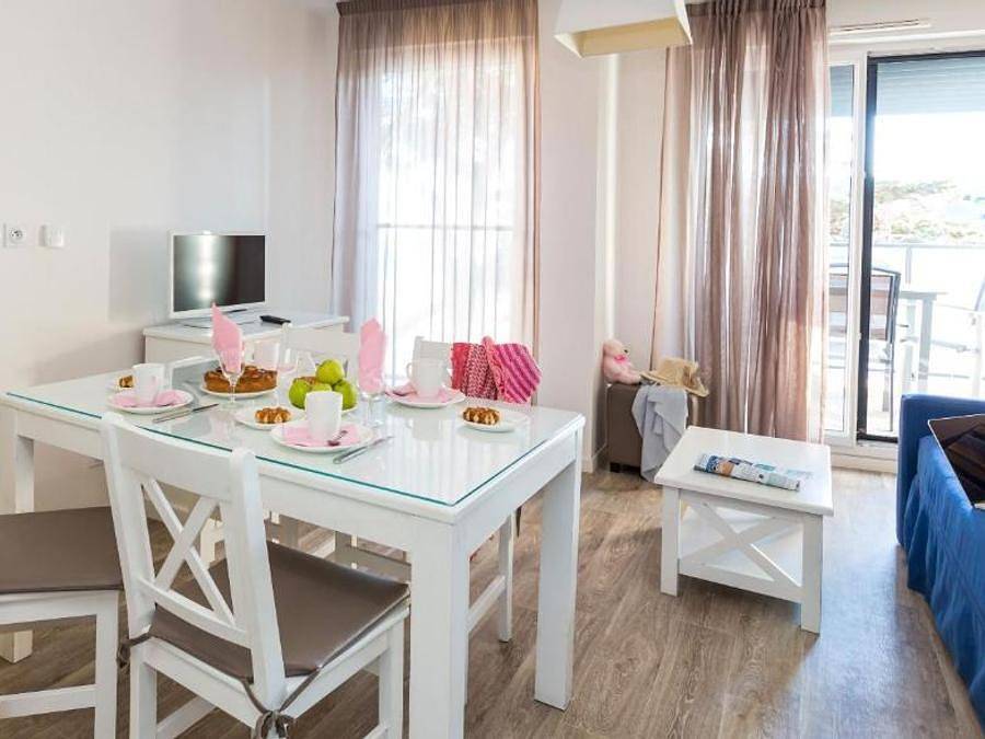 Résidence Odalys Référence de la Plage - Apartment 6 persons - 2-room sleeping area sleeps 6 (approx. 40 to 45 m²) - Seafront in Pornichet, Côte d'Amour