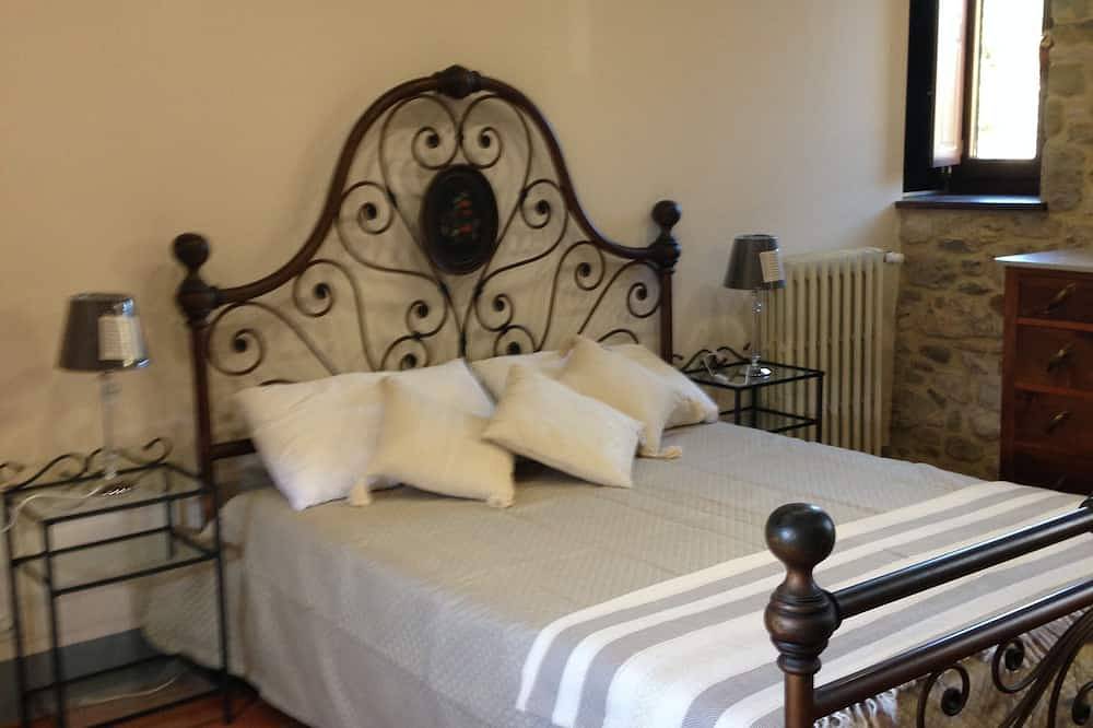 \"Da Paolino\" Villa with sauna and private pool in an ancient hamlet in Castel San Niccolò, Casentino