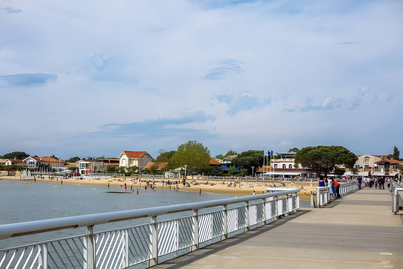 Entire apartment, Apartment Near the Beach with Private Terrace in Andernos-les-Bains, Arcachon region
