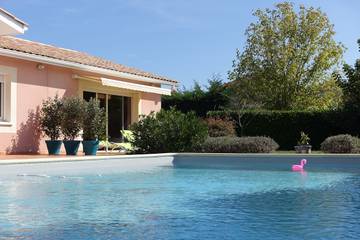 Gîte pour 4 personnes, avec piscine ainsi que terrasse et jardin à Le Teich