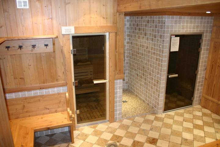 Appartement de vacances pour 4 personnes, avec jacuzzi ainsi que sauna et balcon