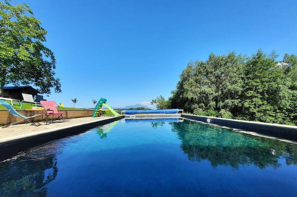 Appartement entier, Meublé de vacances avec piscine chauffée in Fillière, Région d'Annecy