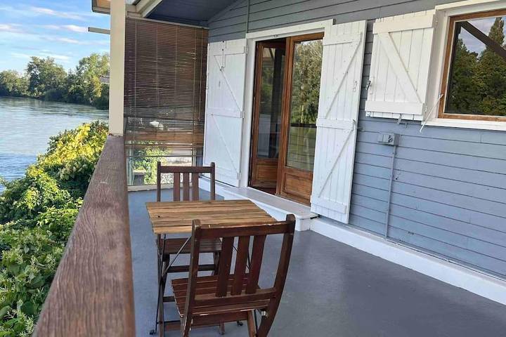 Gîte pour 6 personnes, avec vue ainsi que terrasse et piscine à Chavanoz - 4