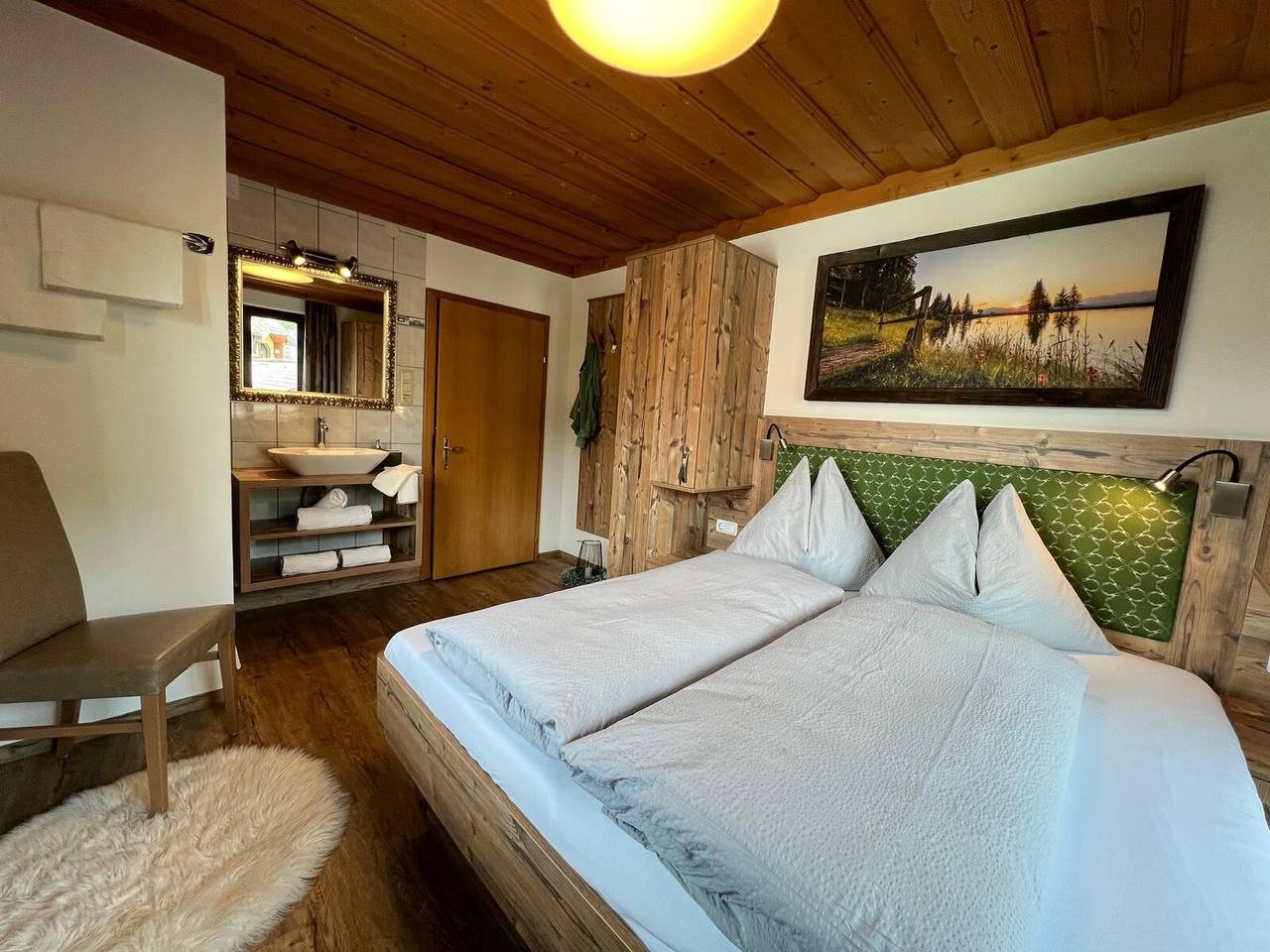 Entire apartment, Apartment 'Frauenmantel Mit Extra Doppelzimmer' with Mountain View, Shared Pool and Wi-Fi in Sankt Johann im Pongau, Ski Amadé