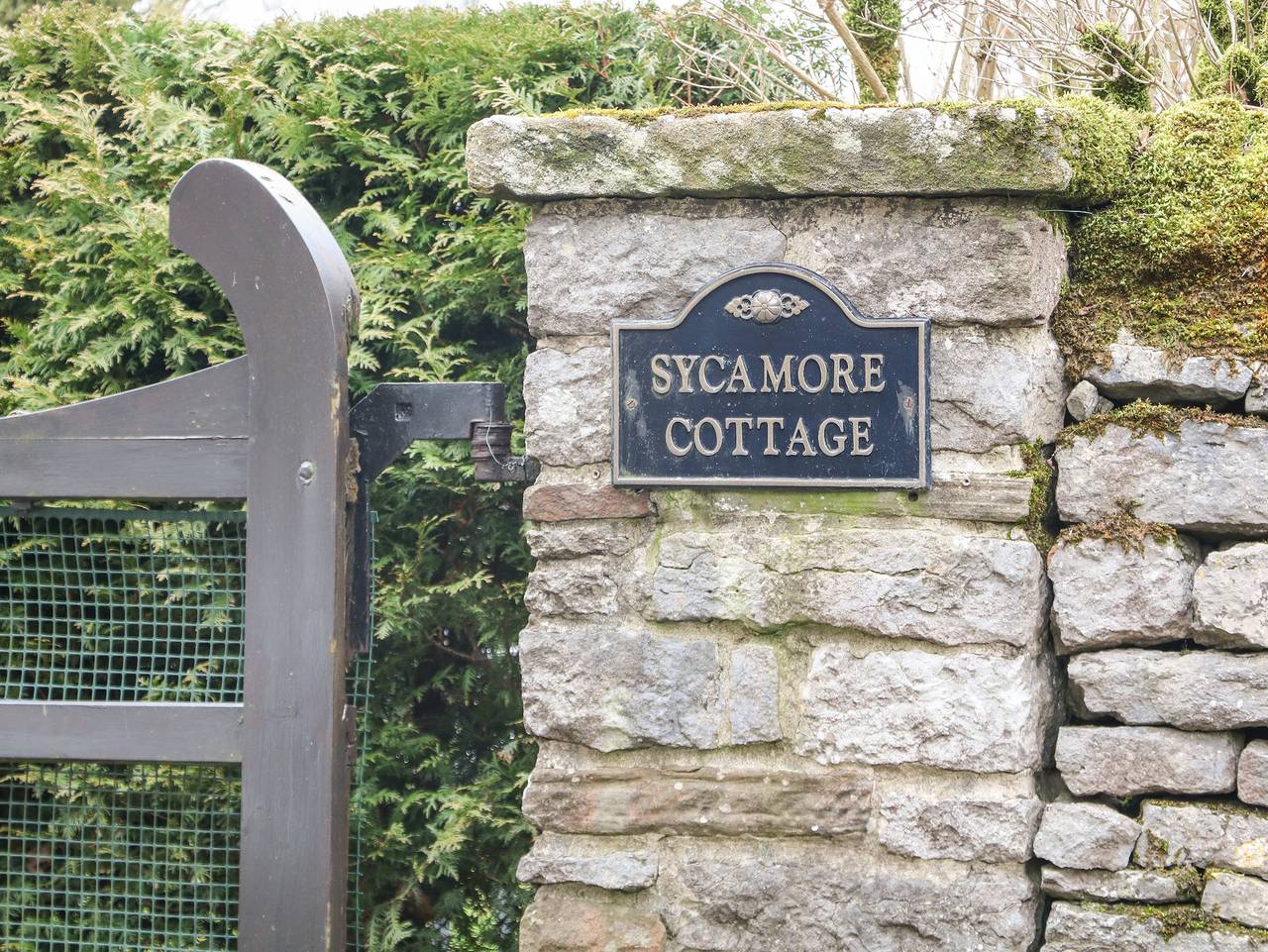 Sycamore Cottage in Foolow, Derbyshire