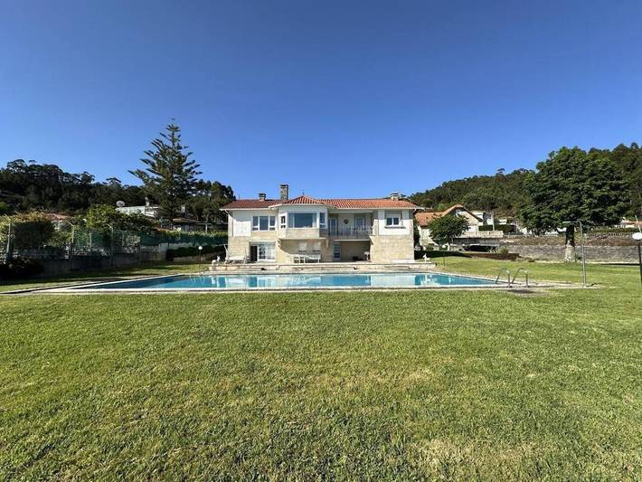 Casa de vacaciones para 9 personas, con piscina, Se admiten mascotas en Galicia