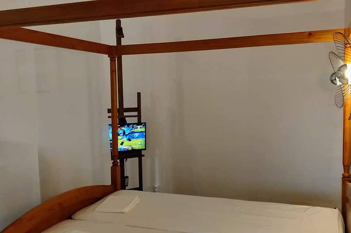 Gîte pour 2 personnes, avec terrasse ainsi que jardin et piscine à Taulis - 2