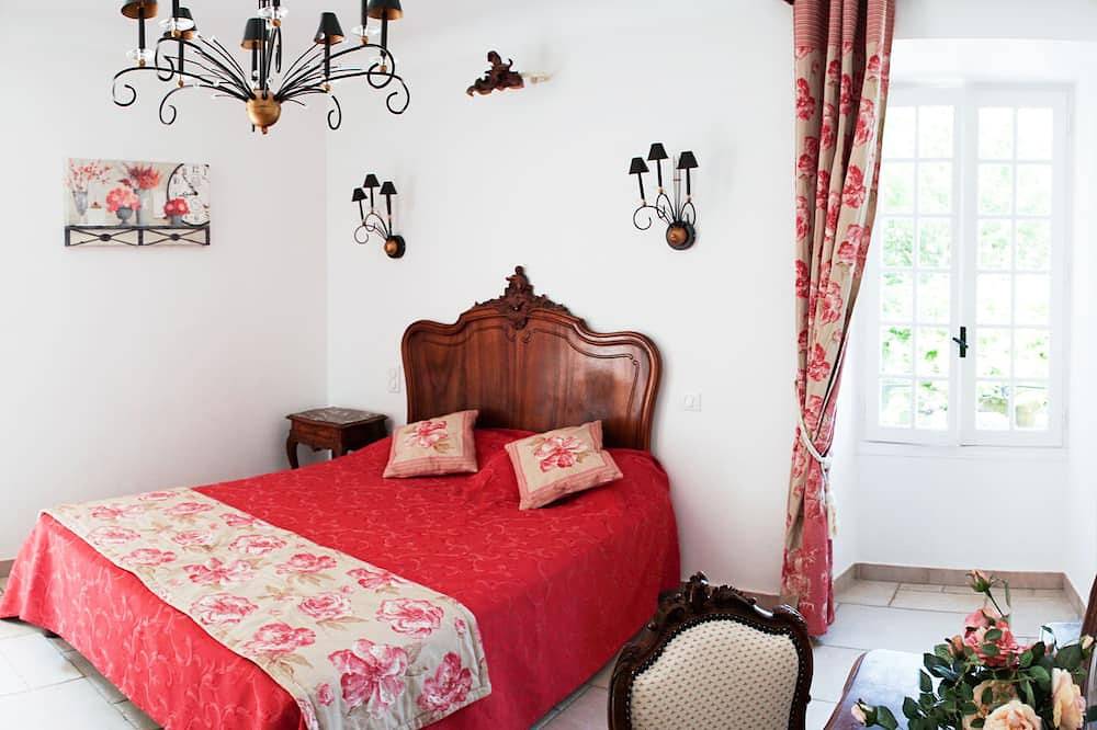 Authentic and comfortable house with heated indoor pool (from April to November) in Domme, Périgord Noir