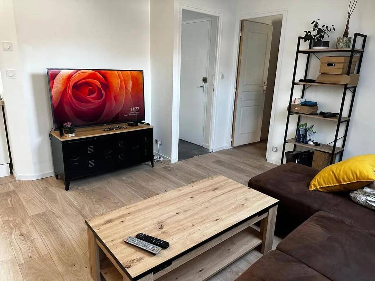 Appartement entier, Two-Bedroom Apartment in Ruillé-en-Champagne, Sarthe