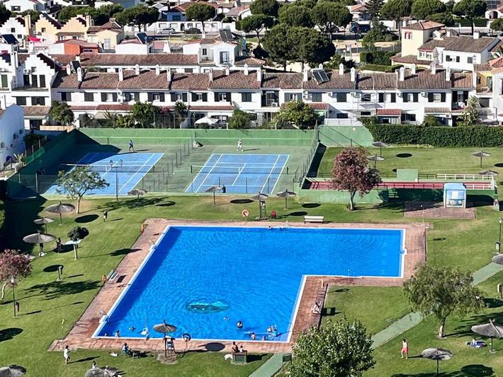 Apartamento de vacaciones para 6 personas, con jardín además de piscina y vistas - 1
