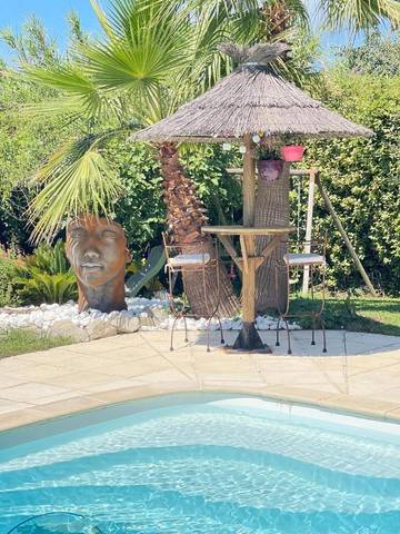 Cottage pour 8 personnes, avec jacuzzi ainsi que piscine et jardin à Saint-Jean-de-Cornies