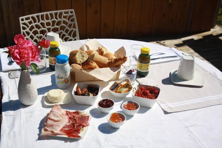 Location de vacances pour 2 personnes, avec vue ainsi que jardin et terrasse dans Couzon - 4