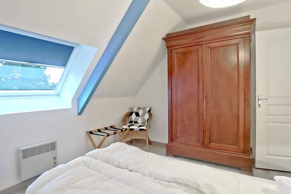 Lovely home in Quettehou with Wifi in Quettehou, Región de Cherbourg