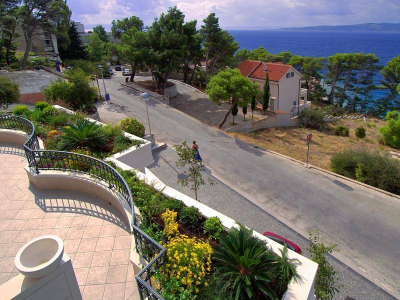 Ganzes Studio, Studioapartment in Brela mit Meerblick, Terrasse, Klimaanlage, W-Lan (201-3) in Brela, Makarska Riviera