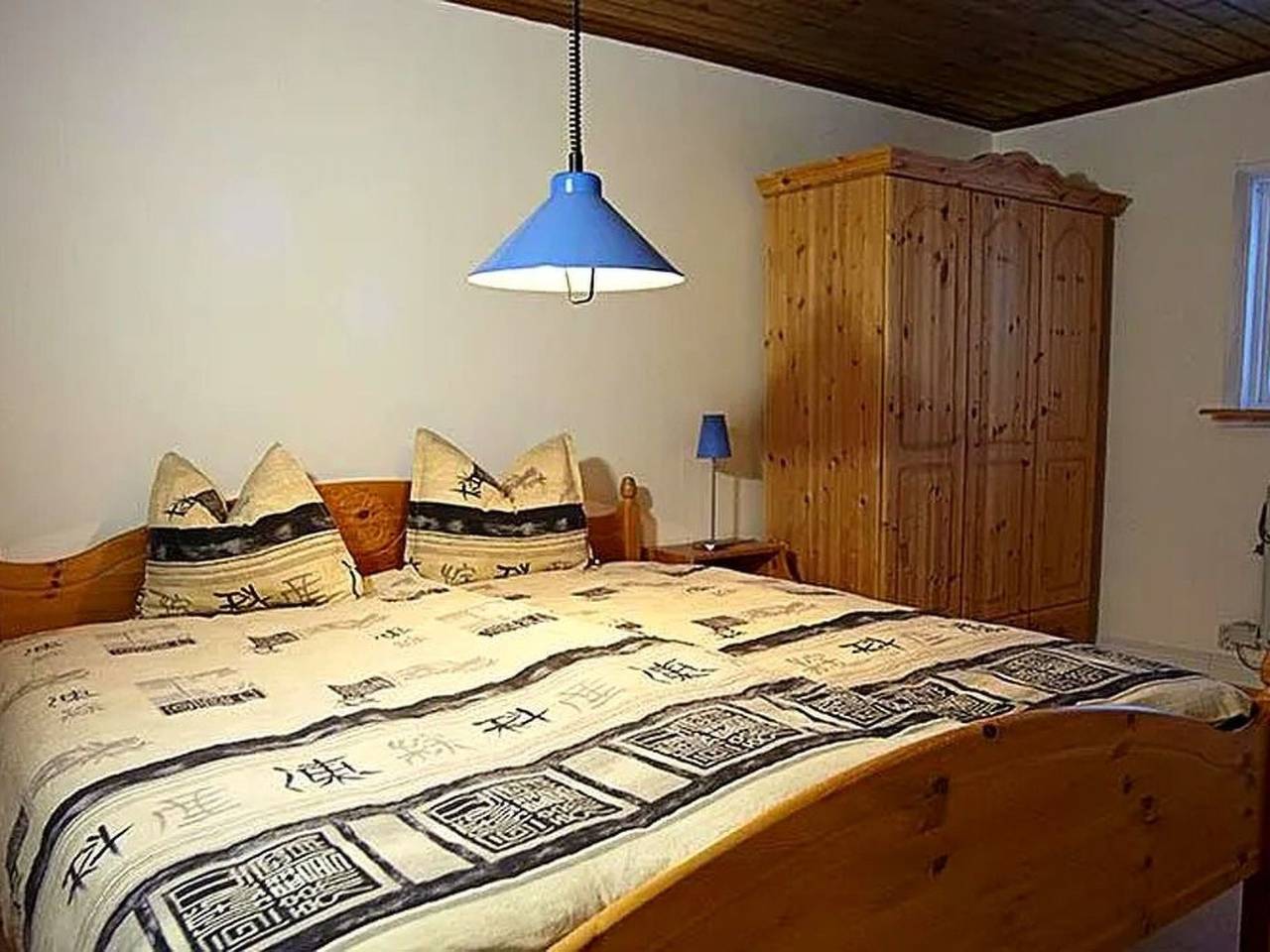 Am Wald mit Kaminofen und Veranda in Västerbotten