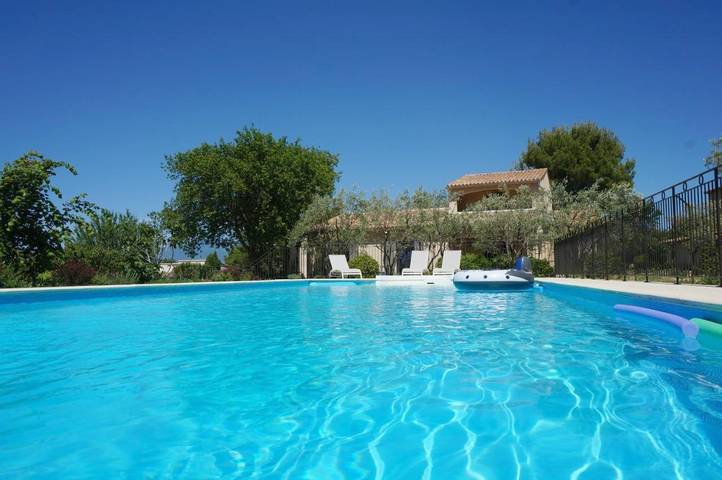 Ferienhaus für 6 Personen, mit Balkon und Terrasse sowie Garten und Pool in La Roque-sur-Pernes