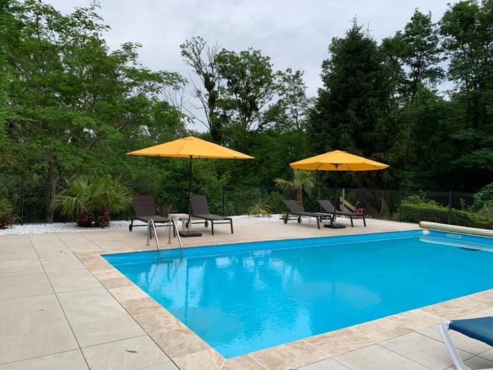 Gîte pour 2 personnes, avec piscine ainsi que vue et jardin à Buanes