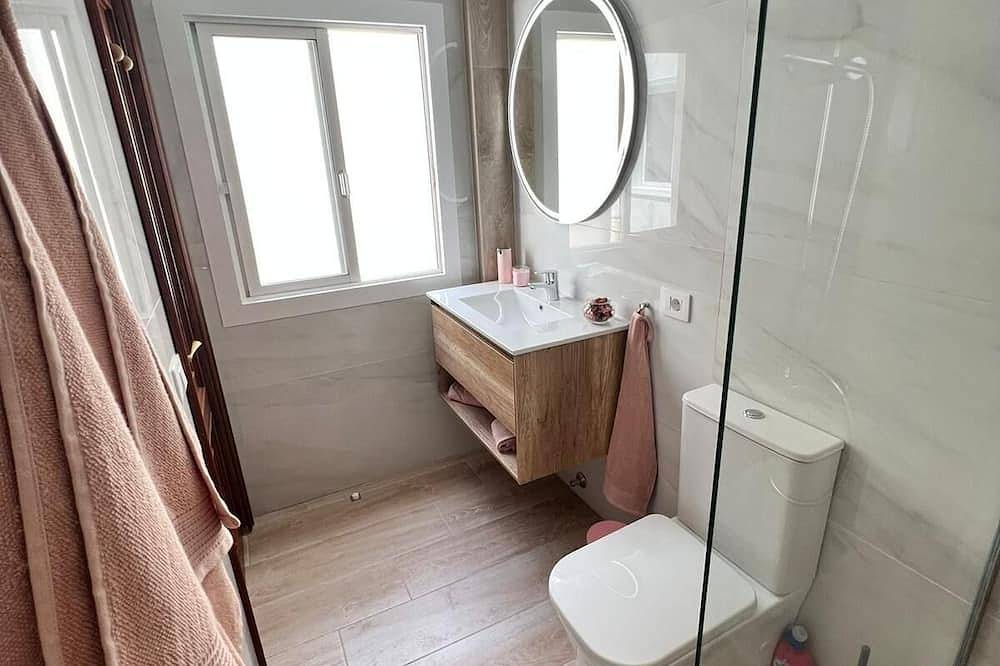 Apartamento entero, !A 5 minutos de La Playa! Terraza privada con vistas al Teide.\nclima inmejorable in Las Galletas, Tenerife Sur