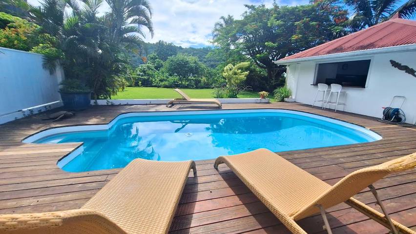 Villa pour 8 personnes, avec jardin et balcon dans Mo'orea