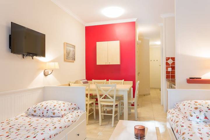 Entire apartment, Beautiful apartment with waterfront garden at 50m from the sea in Pramousquier, Le Lavandou