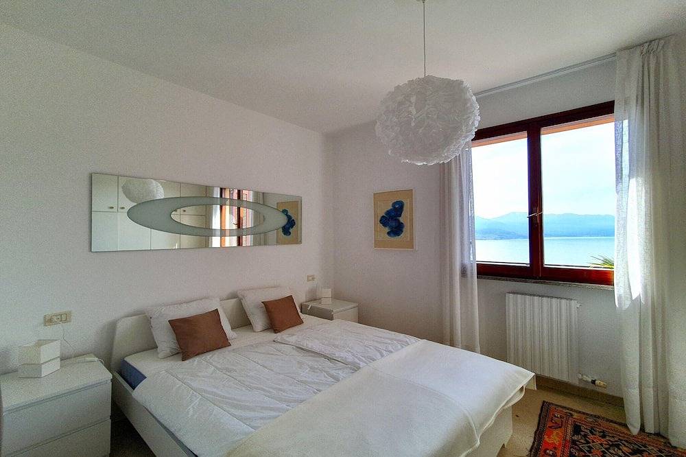 Holiday Home in Maccagno with Pool in Veddo, Maccagno con Pino e Veddasca