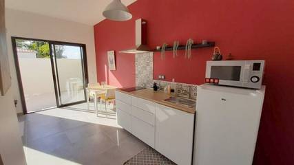 Gîte pour 2 personnes, avec piscine et terrasse à Éguilles