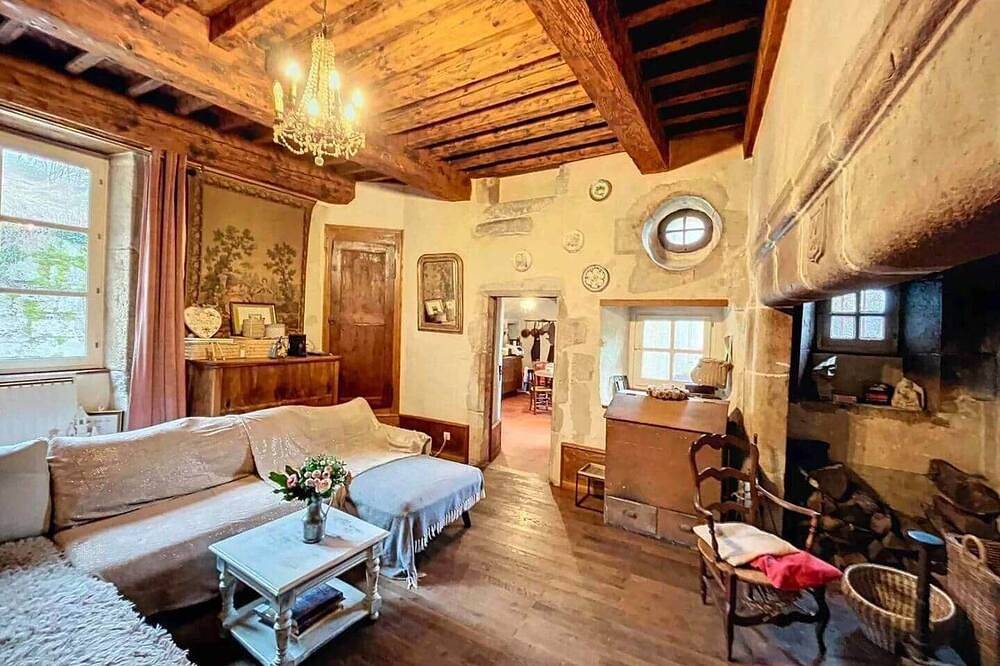 Suite parentale dans la tour du Château in Montanges, Nantua