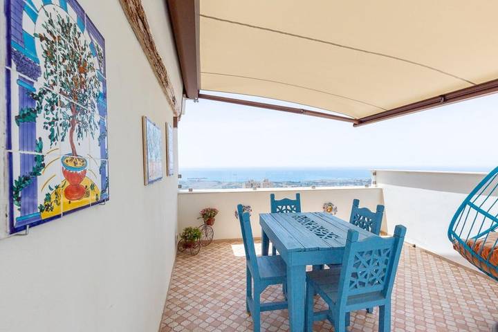 Chambre d’hôte pour 2 personnes, avec Balcon ainsi que Terrasse et Vue à Agrigente