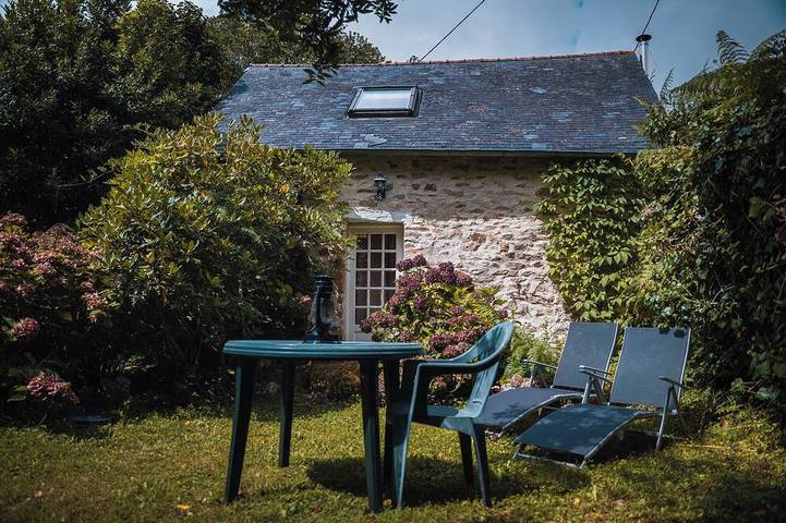 200 Jahre alte Schmiede mit Kamin im Grünen in Moëlan-sur-Mer, Côte de Cornouaille