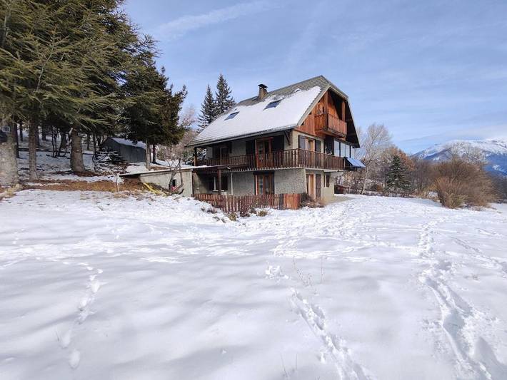Gîte pour 4 personnes, avec jardin ainsi que vue sur le lac et vue, animaux acceptés à Puy-Sanières - 2
