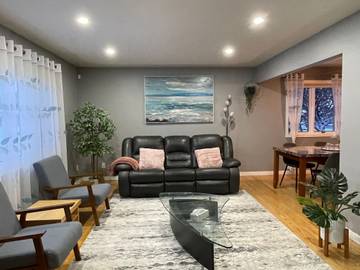 Vacation Rental for 7 Guests in Edmonton, Alberta, Picture 4