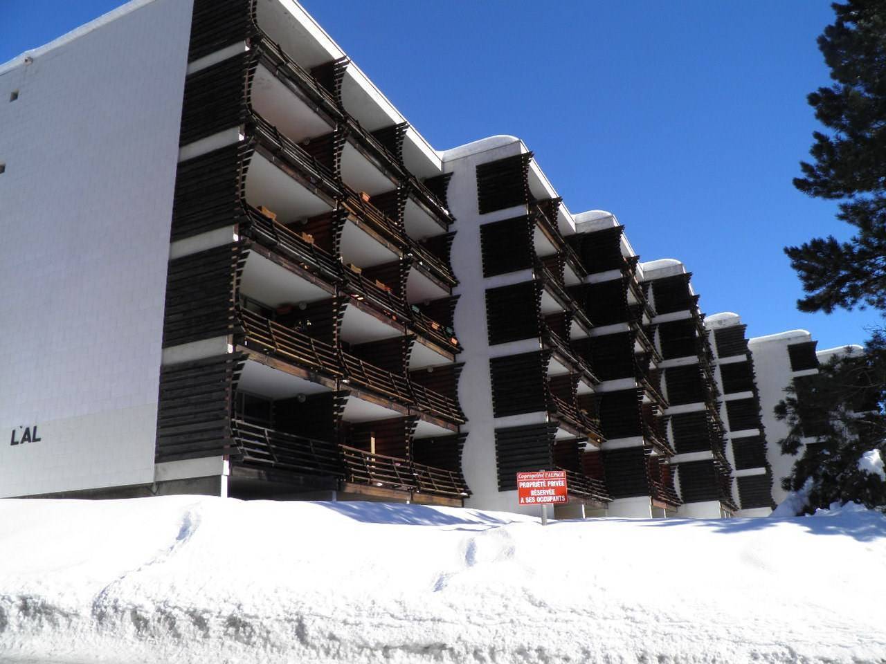 Appartement entier, Studio pour 4 pers à Chantemerle, Serre-Chevalier avec balcon, parking et équipements complets in Saint-Chaffrey, Serre Chevalier