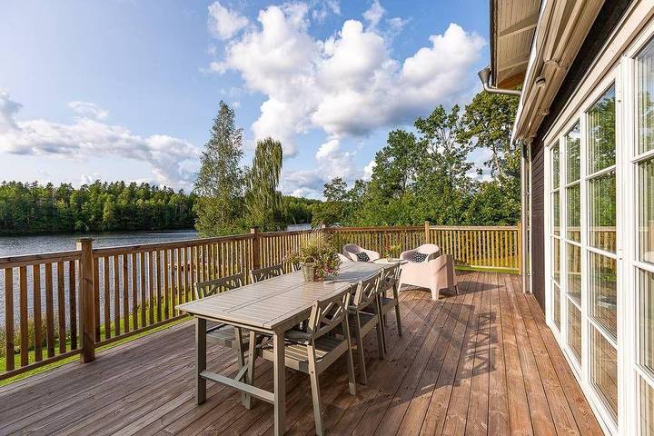 Hus för 8 Personer, med bastu samt balkong och bubbelpool och trädgård i Västervik