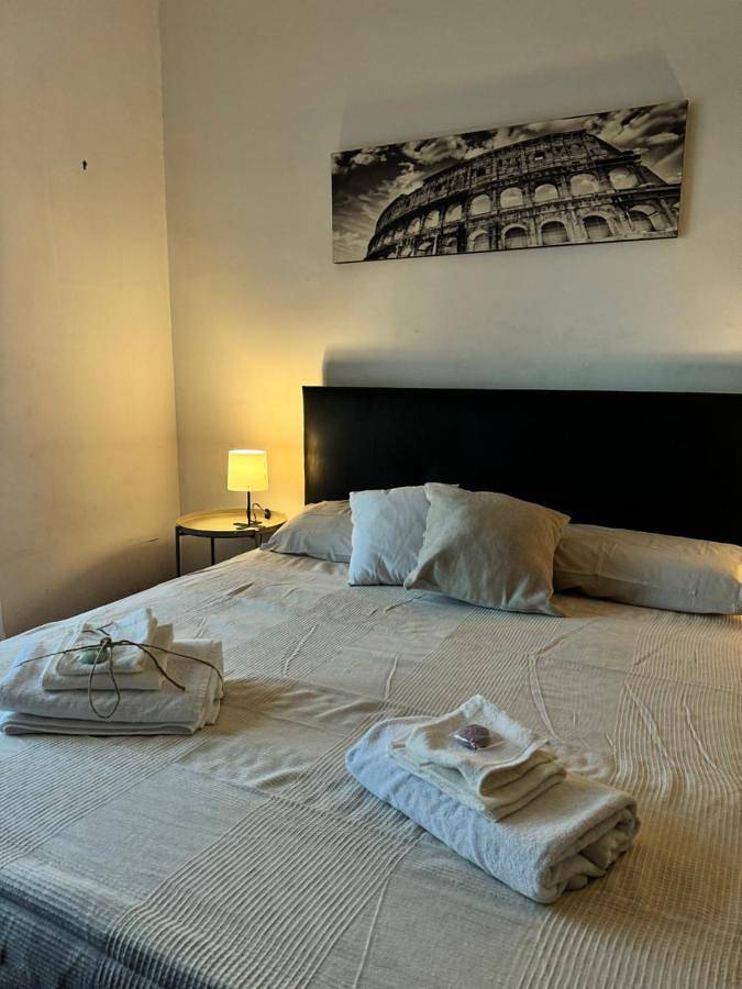 Alojamiento y desayuno para 2 personas, con vistas además de balcón y piscina - 1
