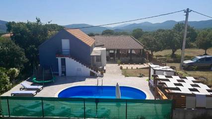 Ferienhaus für 7 Personen, mit Ausblick und Pool sowie Garten in Split-Dalmatien