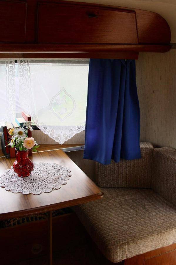 Oma Edda - Glamping in kultigem Wohnwagen auf Camping Seeblick in Neustadt in Holstein, Ostholstein