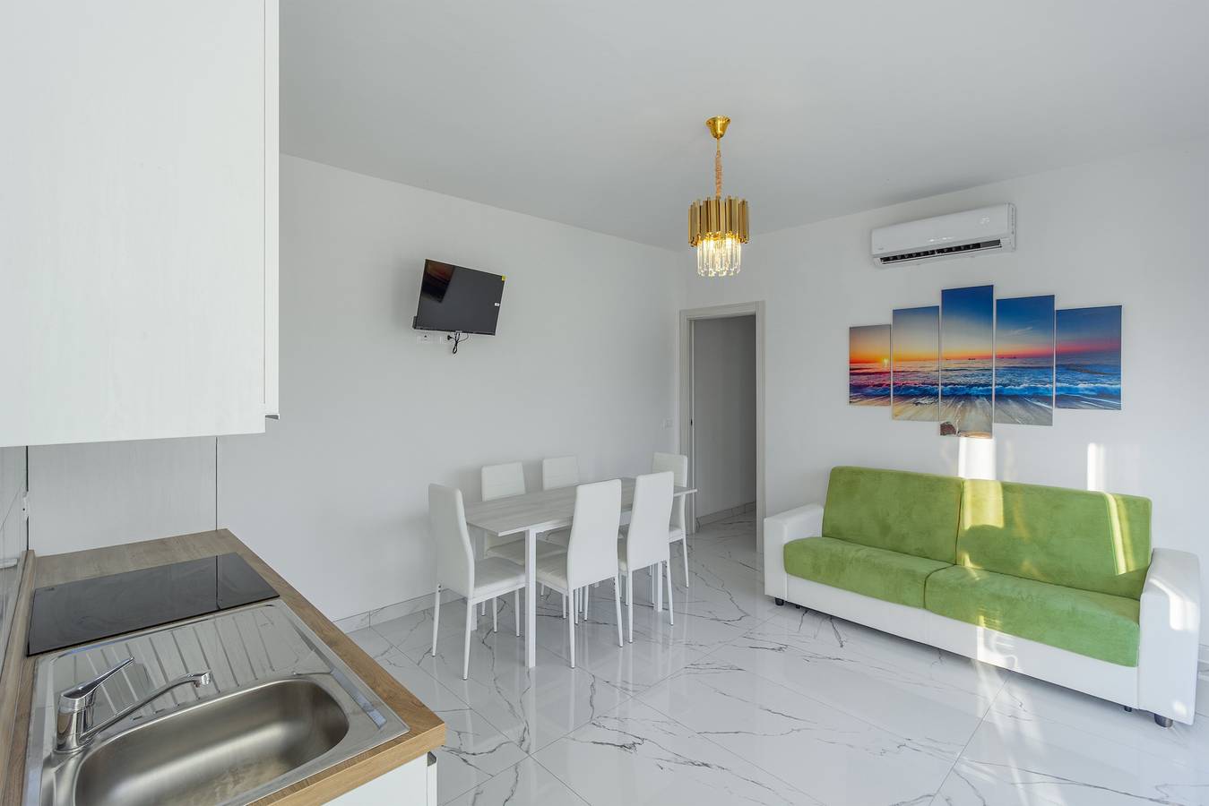 Hel lejlighed, Apartment 'Teresa' with Shared Pool, Private Terrace and Air Conditioning in Bibione, Venice Provinsen